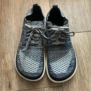 Woman’s Altra athletic shoe size 6